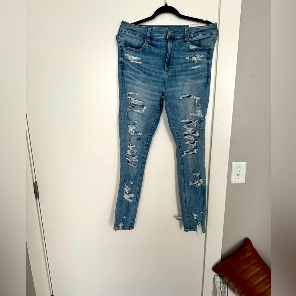 NWT American Eagle Oufitters distressed denim skinny jeans